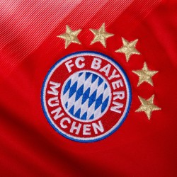 F.C. BAYERN MÜNCHEN OFICIAL 25/26